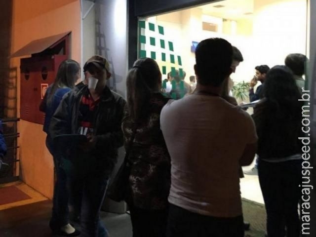 Com fim da vistoria obrigatória, donos de veículos lotam agência do Detran Com fim da vistoria obrigatória, donos de veículos lotam agência do Detran
