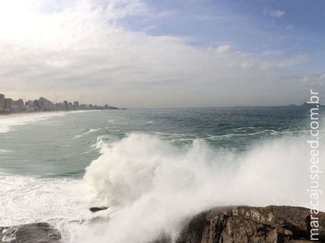 Ondas de 3 metros podem atingir Rio neste domingo, diz Marinha Ondas de 3 metros podem atingir Rio neste domingo, diz Marinha