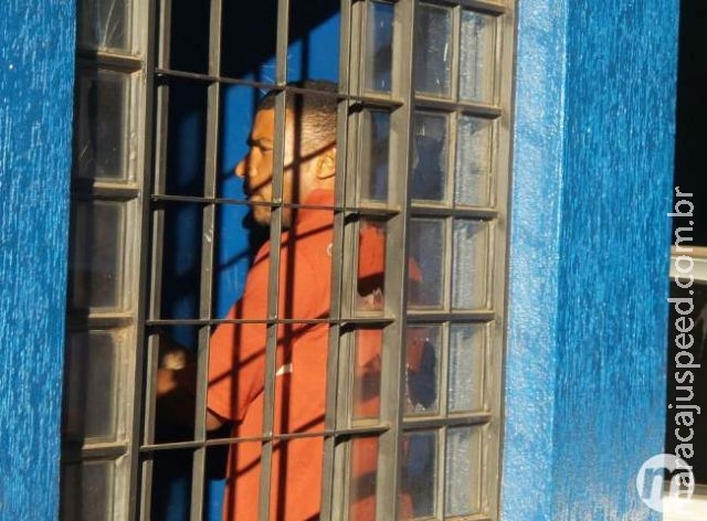 Vendedor foi morto na frente das filhas e adolescente diz que "atirou sem querer"