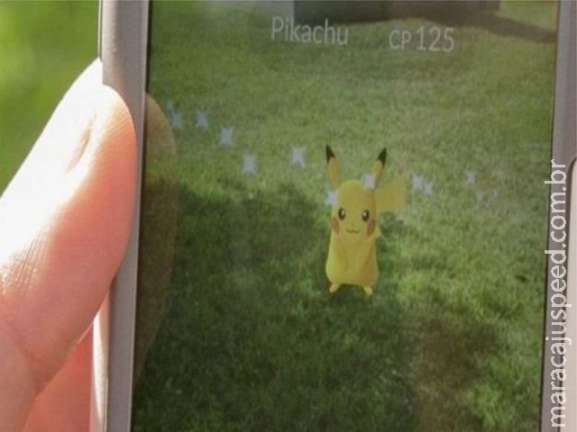 Pikachu ficaria envergonhado: polícia dá bronca em irlandês que entrou em rua movimentada para pegar Pokemon raro Pikachu ficaria envergonhado: polícia dá bronca em irlandês que entrou em rua movimentada para pegar Pokemon raro