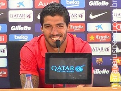 Eu? Suárez vê Messi Bola de Ouro e crê em retorno do amigo à seleção Eu? Suárez vê Messi Bola de Ouro e crê em retorno do amigo à seleção