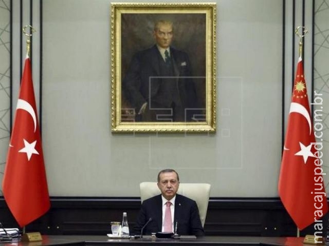 Turquia declara estado de emergência por 3 meses Turquia declara estado de emergência por 3 meses