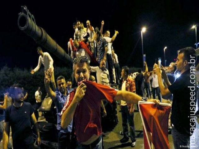 Líderes mundiais condenam tentativa de golpe na Turquia Líderes mundiais condenam tentativa de golpe na Turquia