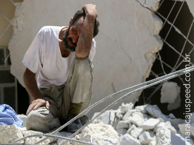 Rebeldes sob pressão na Síria após anúncio de corredores humanitários Rebeldes sob pressão na Síria após anúncio de corredores humanitários