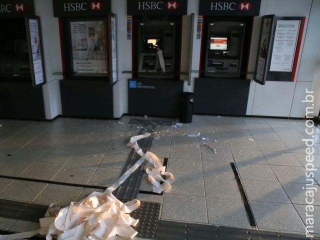 Com barra de ferro, homem tenta arrombar agência bancária na Capital