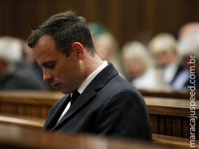 Oscar Pistorius é condenado a 6 anos de prisão por matar a namorada Oscar Pistorius é condenado a 6 anos de prisão por matar a namorada