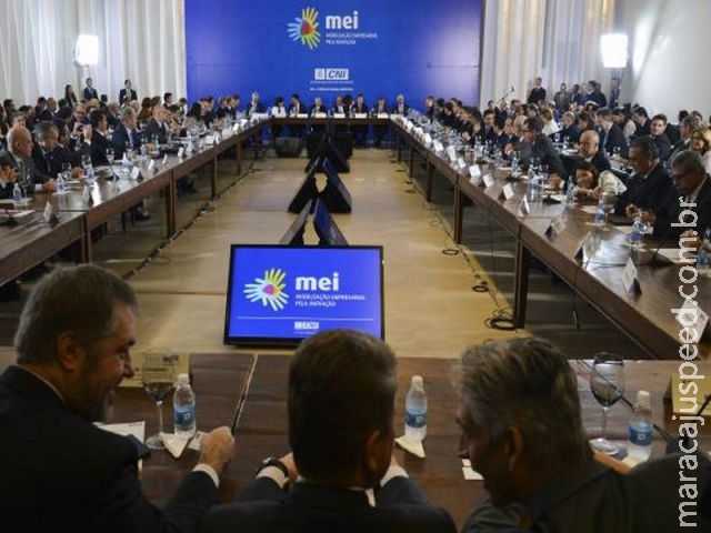 Indústria sugere mudar leis trabalhistas e cita jornada de 80h por semana Indústria sugere mudar leis trabalhistas e cita jornada de 80h por semana