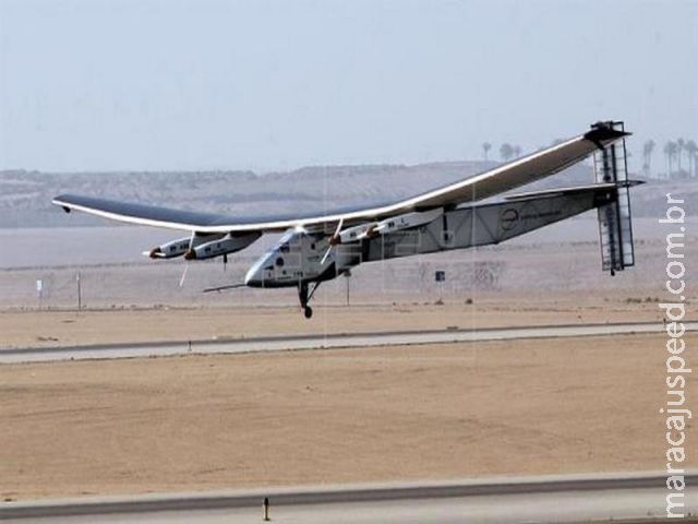 Piloto de avião solar diz que esta tecnologia deve ser aplicada em cidades