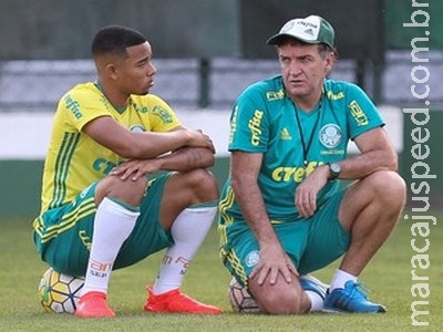 Ligação de Guardiola motivou Gabriel Jesus a chamar Cuca para bate-papo Ligação de Guardiola motivou Gabriel Jesus a chamar Cuca para bate-papo