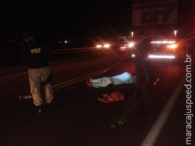 Homem atropelado morre na BR-163 e condutor diz que ele se jogou na frente da carreta