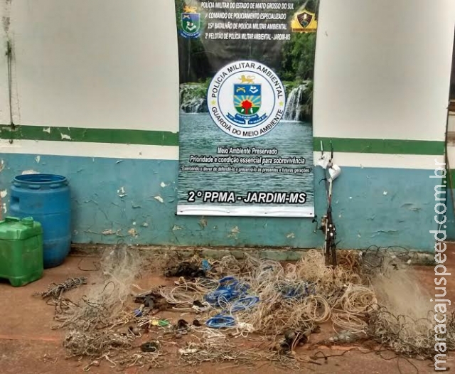 Polícia Ambiental autua dois por pesca ilegal no rio Miranda e apreende 437 anzóis de galho, espinhéis e redes de pesca