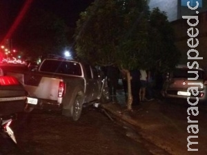 Camionete desgovernada bate em sete carros e uma moto no Centro da Capital