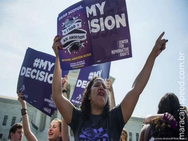  Suprema Corte dos EUA derruba lei texana contra aborto