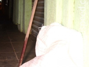 Após desentendimento por causa de caneta, homem é espancado até morrer Após desentendimento por causa de caneta, homem é espancado até morrer