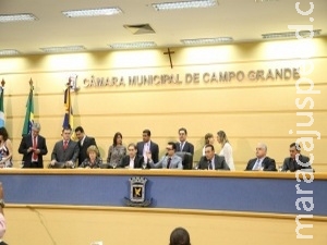 Ação tenta obrigar Câmara a demitir comissionados e fazer concurso Ação tenta obrigar Câmara a demitir comissionados e fazer concurso