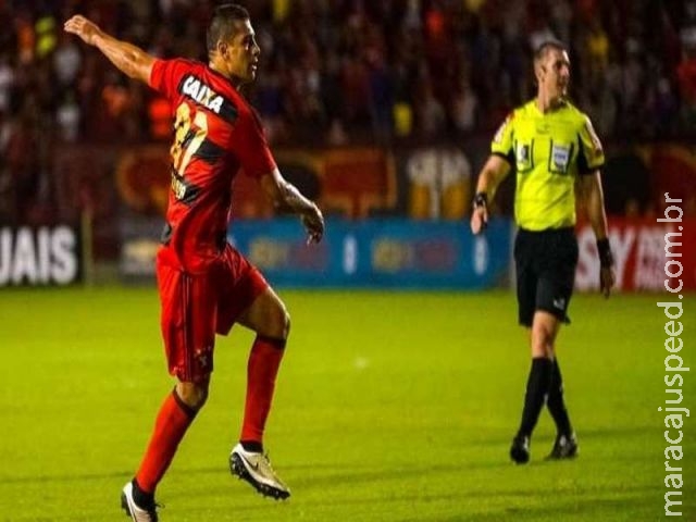 Diego Souza se revolta com arbitragem após derrota: Botam juízes metidos a experientes Diego Souza se revolta com arbitragem após derrota: Botam juízes metidos a experientes