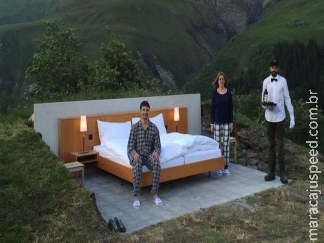 O quarto de hotel sem paredes nem teto nos Alpes suíços O quarto de hotel sem paredes nem teto nos Alpes suíços
