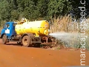 Morador afirma que esgoto residencial foi despejado irregularmente em área rural Morador afirma que esgoto residencial foi despejado irregularmente em área rural