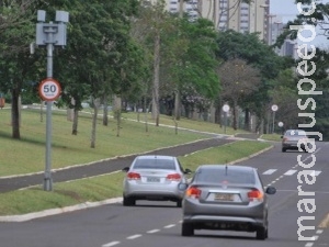Radares multam ao menos quatro motoristas a cada hora na Capital Radares multam ao menos quatro motoristas a cada hora na Capital