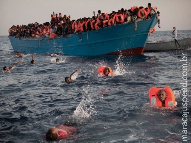 Itália resgata 6,5 mil migrantes no Mediterrâneo Itália resgata 6,5 mil migrantes no Mediterrâneo