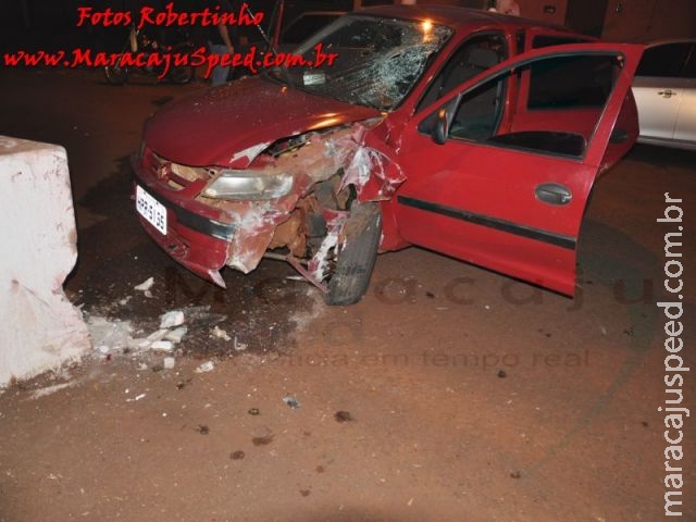 Maracaju: Condutor embriagado colidi com mureta central da Avenida João Pedro Fernandes no amanhecer de domingo