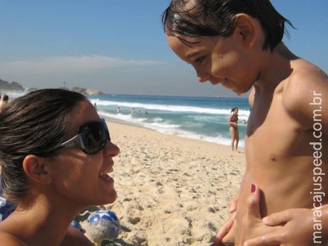 Mulher acusa ex-marido de sequestro internacional do filho de 13 anos Mulher acusa ex-marido de sequestro internacional do filho de 13 anos