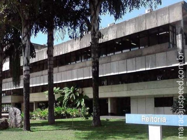 Universidades federais devem ter corte de até 45% em investimento Universidades federais devem ter corte de até 45% em investimento