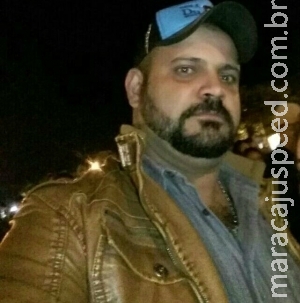 Homem é executado no interior do carro com 3 tiros