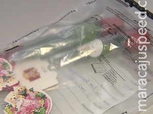 Bombom estava com cor diferente, diz mãe de criança envenenada Bombom estava com cor diferente, diz mãe de criança envenenada