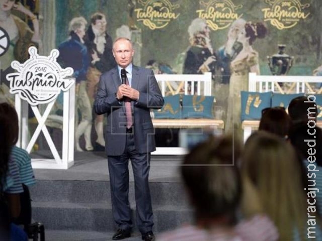 Putin visita Crimeia, mas descarta rompimento de relações com Ucrânia Putin visita Crimeia, mas descarta rompimento de relações com Ucrânia