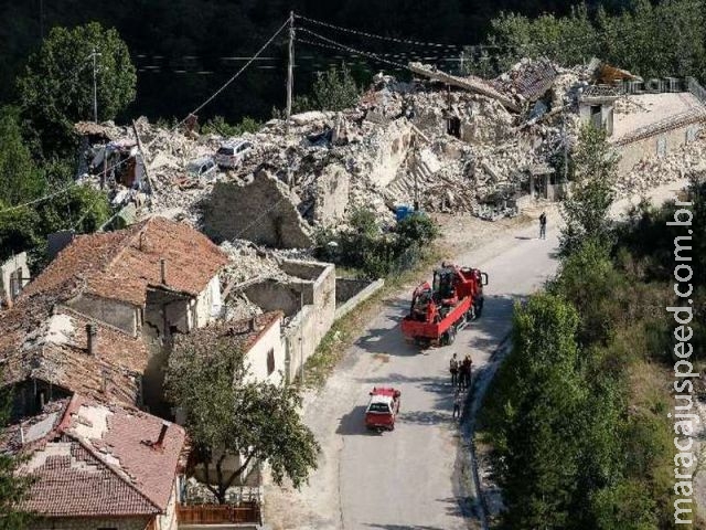 Itália dá prioridade à reconstrução de escolas após terremoto Itália dá prioridade à reconstrução de escolas após terremoto