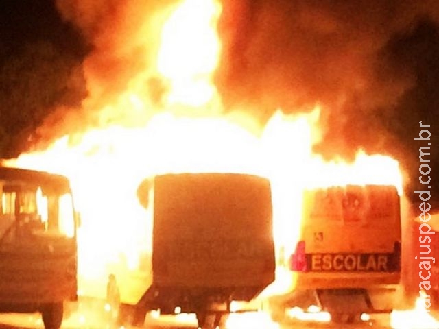 Com ônibus escolares incendiados e motim, RN registra 6ª noite de ataques Com ônibus escolares incendiados e motim, RN registra 6ª noite de ataques