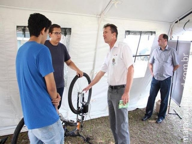 Estudantes do IFMS criam carregador de celular para bicicletas Estudantes do IFMS criam carregador de celular para bicicletas