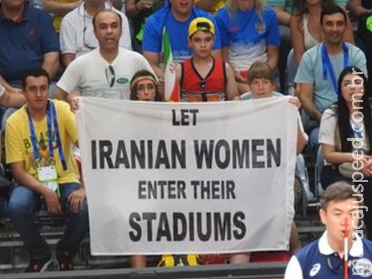 Ela fugiu do Irã e protesta na Rio 2016 por liberdade de mulheres em estádios Ela fugiu do Irã e protesta na Rio 2016 por liberdade de mulheres em estádios