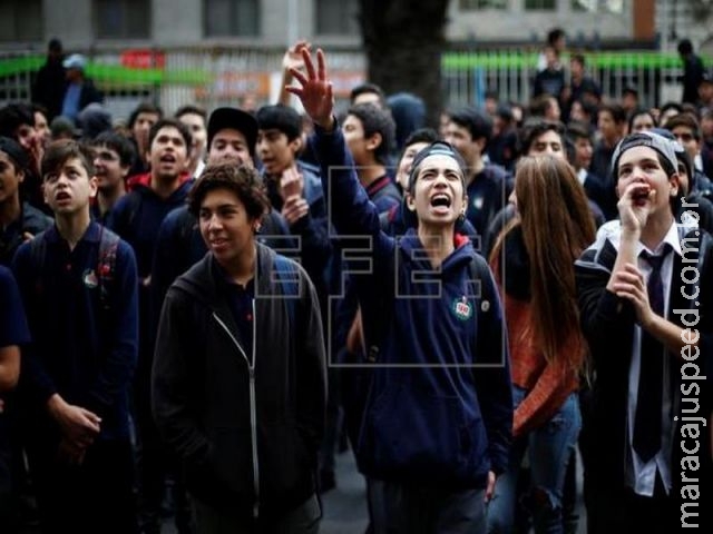 Relatório mostra jovens inquietos com assuntos sociais, porém otimistas Relatório mostra jovens inquietos com assuntos sociais, porém otimistas