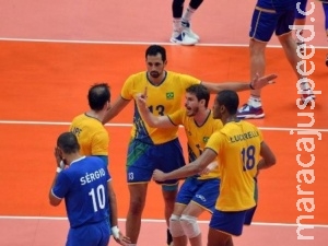 Brasil bate a França no vôlei masculino e vai às quartas de final Brasil bate a França no vôlei masculino e vai às quartas de final