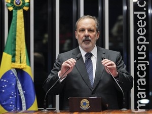 Nove ex-ministros de Dilma vão julgá-la no plenário do Senado Nove ex-ministros de Dilma vão julgá-la no plenário do Senado