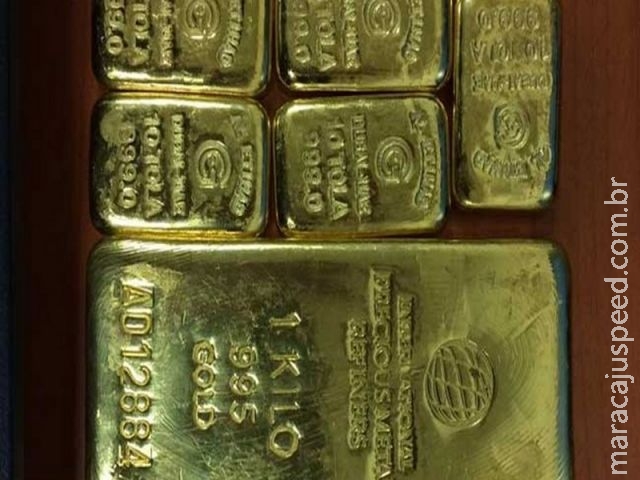 Passageira é flagrada com 2 kg de ouro escondidos na calcinha na Índia Passageira é flagrada com 2 kg de ouro escondidos na calcinha na Índia