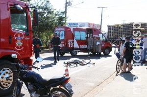 Ciclista de 57 anos morre em acidente com caminhão carregado
