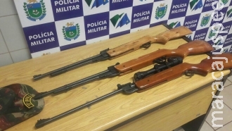 Homem é preso com três rifles de caça; um com mira telescópica