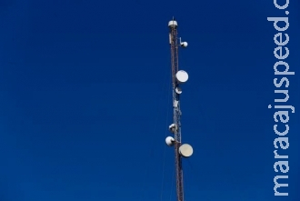 Especialistas afirmam que antenas de celular não fazem mal à saúde