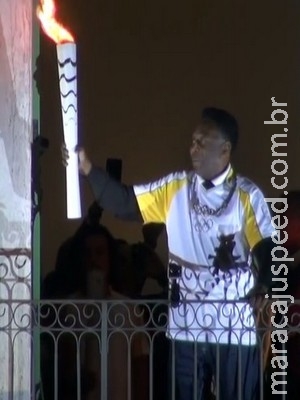 À la Ali: cotado para acender pira, Pelé deve usar bengala na festa de abertura À la Ali: cotado para acender pira, Pelé deve usar bengala na festa de abertura