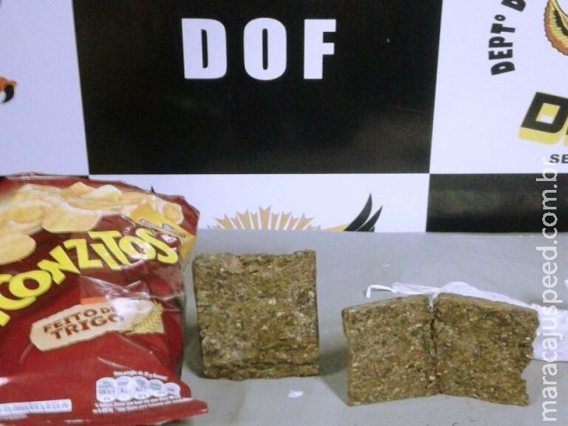 Jovem que escondia maconha em pacote de salgadinho é detido pelo DOF em Dourados