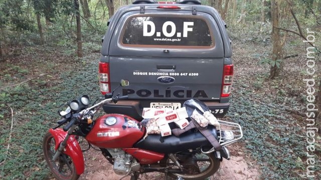Contrabandista abandona moto e cigarro ao avistar equipe do DOF em Mundo Novo Contrabandista abandona moto e cigarro ao avistar equipe do DOF em Mundo Novo