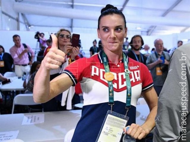 Excluída dos Jogos, Isinbayeva anuncia aposentadoria do atletismo Excluída dos Jogos, Isinbayeva anuncia aposentadoria do atletismo