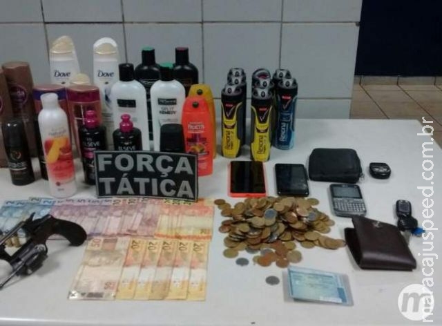 Trio é preso com shampoos após roubos a mercado e farmácia na Capital
