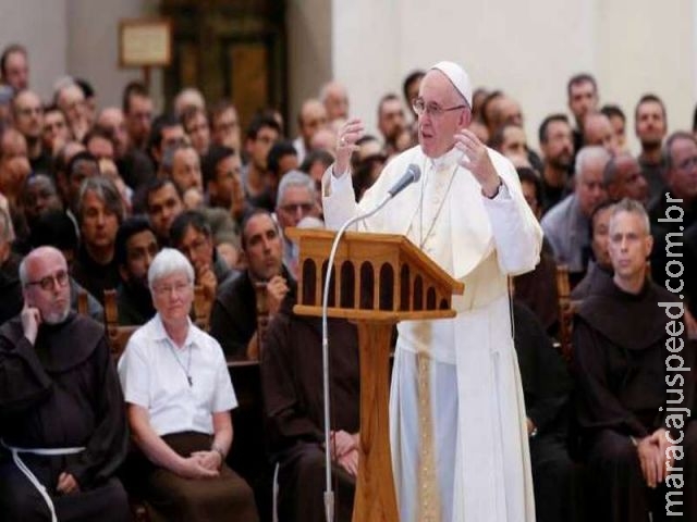  Papa Francisco faz visita surpresa a ex-prostitutas