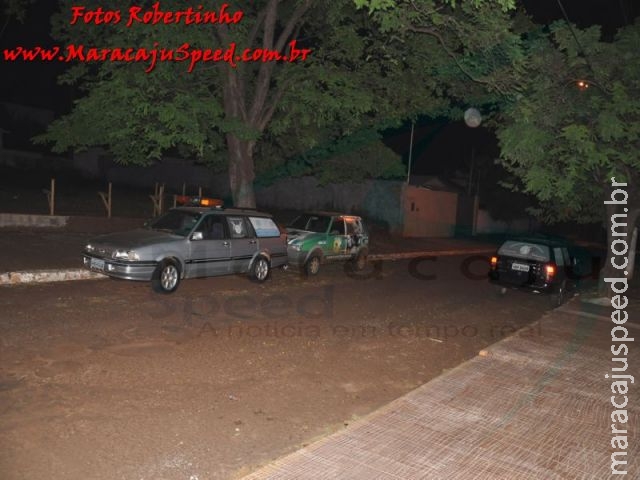 Morto (vivo) tira cochilo no interior de veículo funerário bem defronte à Delegacia de Polícia Morto (vivo) tira cochilo no interior de veículo funerário bem defronte à Delegacia de Polícia