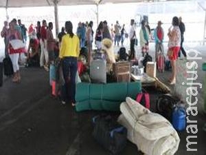 Manifestantes contra o impeachment montam acampamento em Brasília Manifestantes contra o impeachment montam acampamento em Brasília