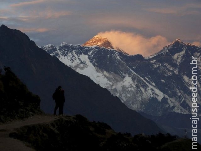Nepal proíbe alpinistas de escalar o Everest durante 10 anos por mentira Nepal proíbe alpinistas de escalar o Everest durante 10 anos por mentira